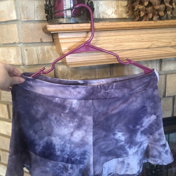 Ruffle bottom Purple Tye Dye stretchy shorts by RUE 21 size Medium - Picture 2 of 7
